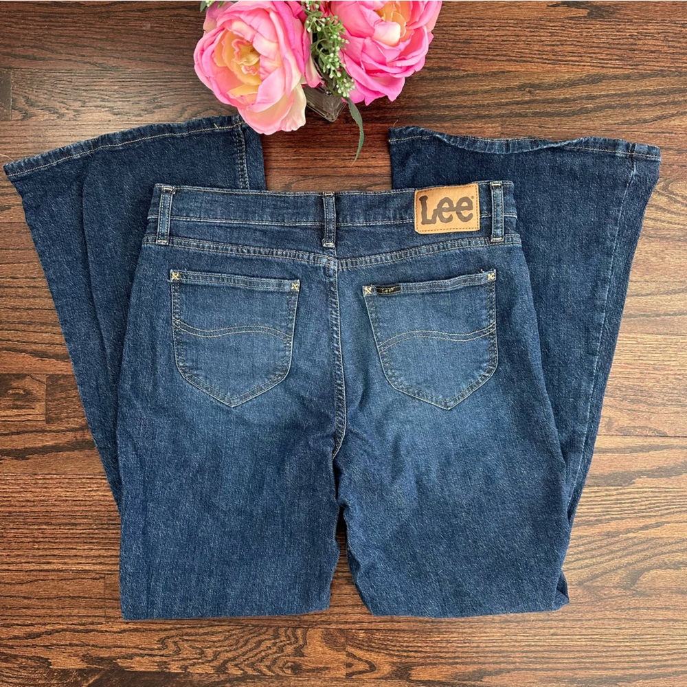 Lee Legendary Mid Rise Flare Jean, size 10S - Picture 3 of 6